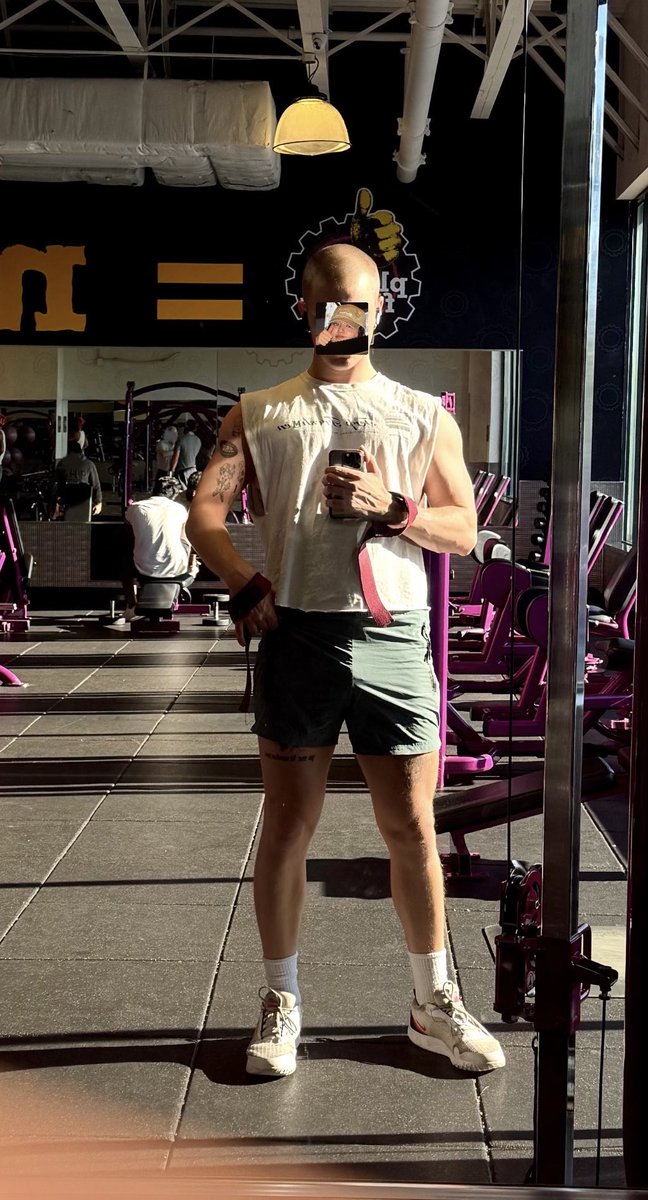 Clothed picssss 💜❤️💛