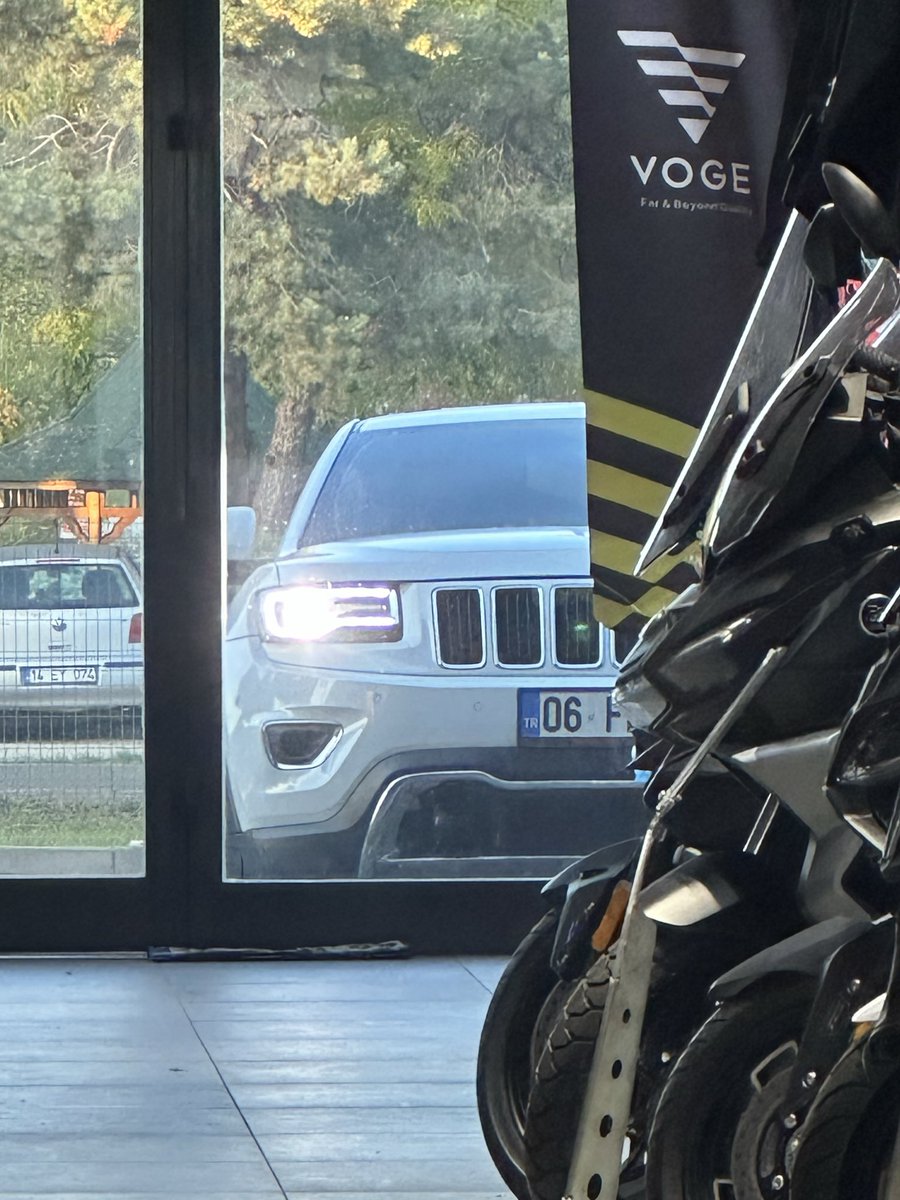 Duruşa bi bak asalettt gel oğlum gel gir dükkana