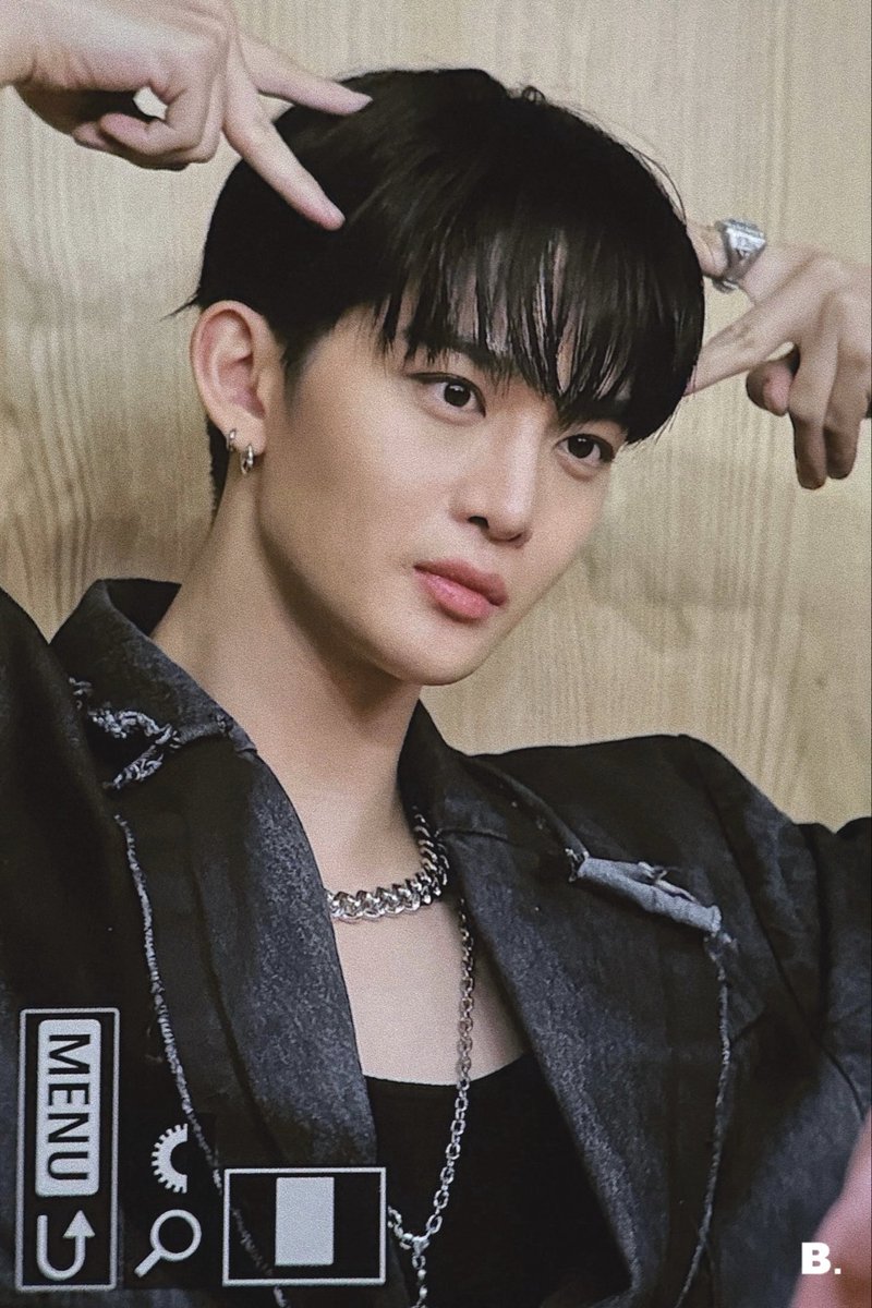 B. 비닷 tweet media