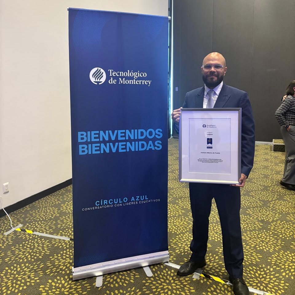 imexpuebla's tweet image. Nuestra Universidad Convenio #TecnológicodeMonterrey nos otorga la insignia Alianza Azul, que reconoce a las mejores escuelas por su compromiso de impulsar la formación y el desarrollo de los futuros líderes que transformarán al mundo. #PrepaIMEX #esteestunivel