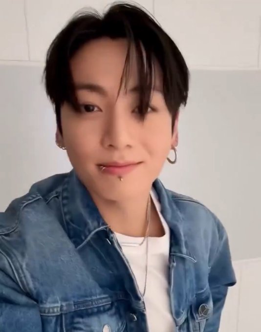 mhereonlyforbts's tweet photo. The way is him🥹🫶 https://t.co/uNdK8VkvFd