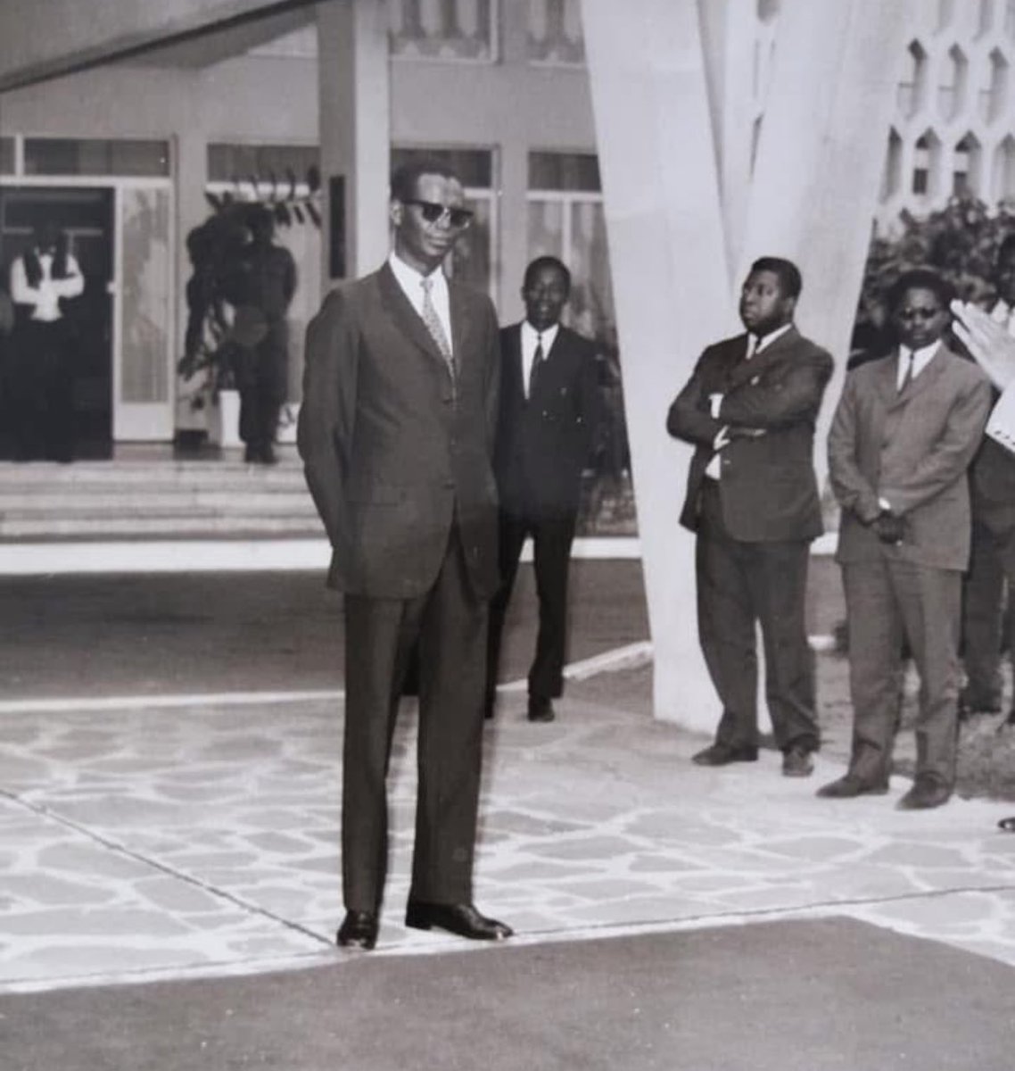 Copie Coller( Marcel Bimazubute) 

Gilles Bimazubute est né en 1937 et a été assassiné en 1993.

De 1958 à 1961, il a suivi des études à l'Université officielle du Congo et du Rwanda-Urundi à Elisabethviĺle.

En 1959, il a fondé avec Prime Niyongabo l'Union culturelle de la