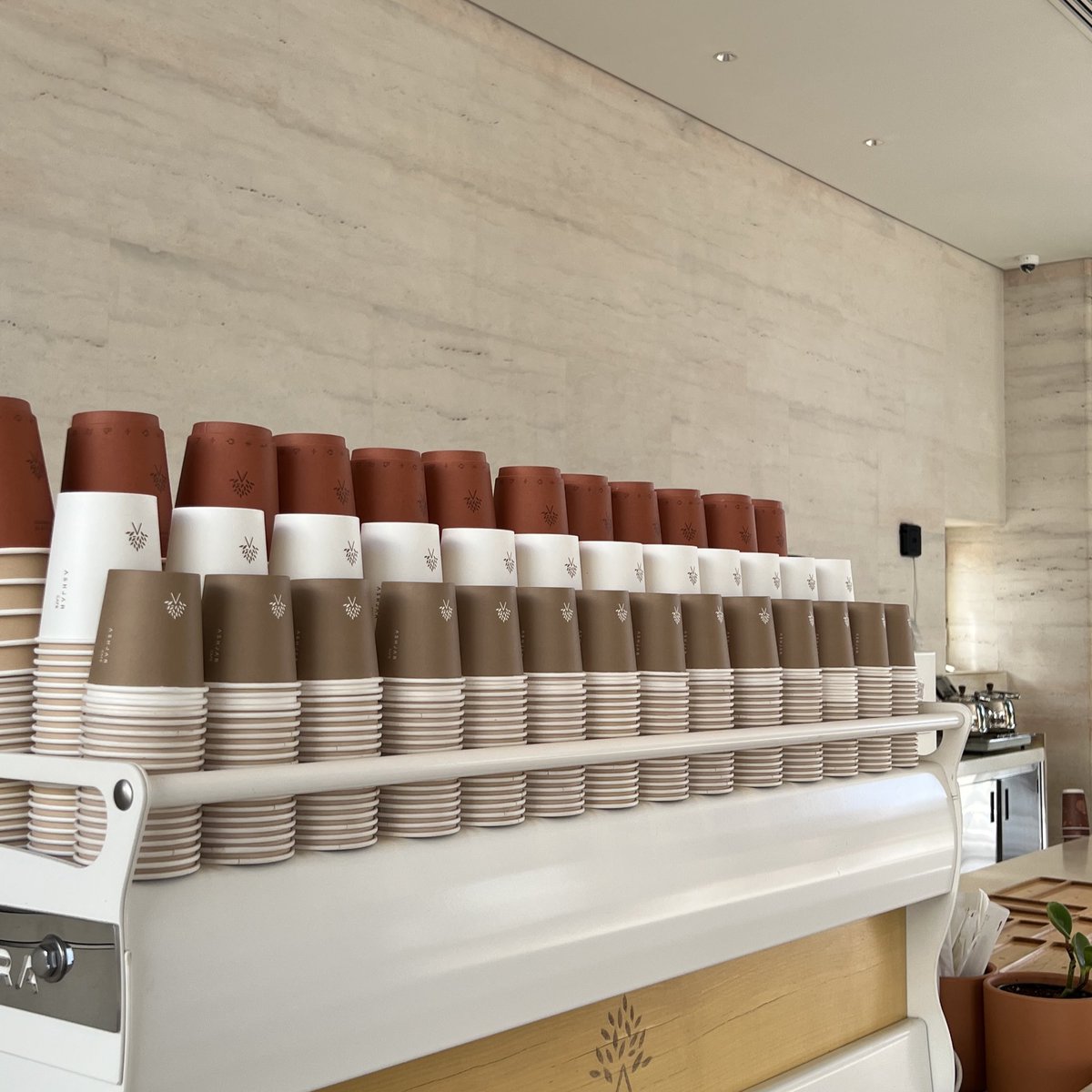 09e_ssl's tweet image. الاماكن اللي مريت انت فيها عايشه بروحي وابيها
- محمد عبده