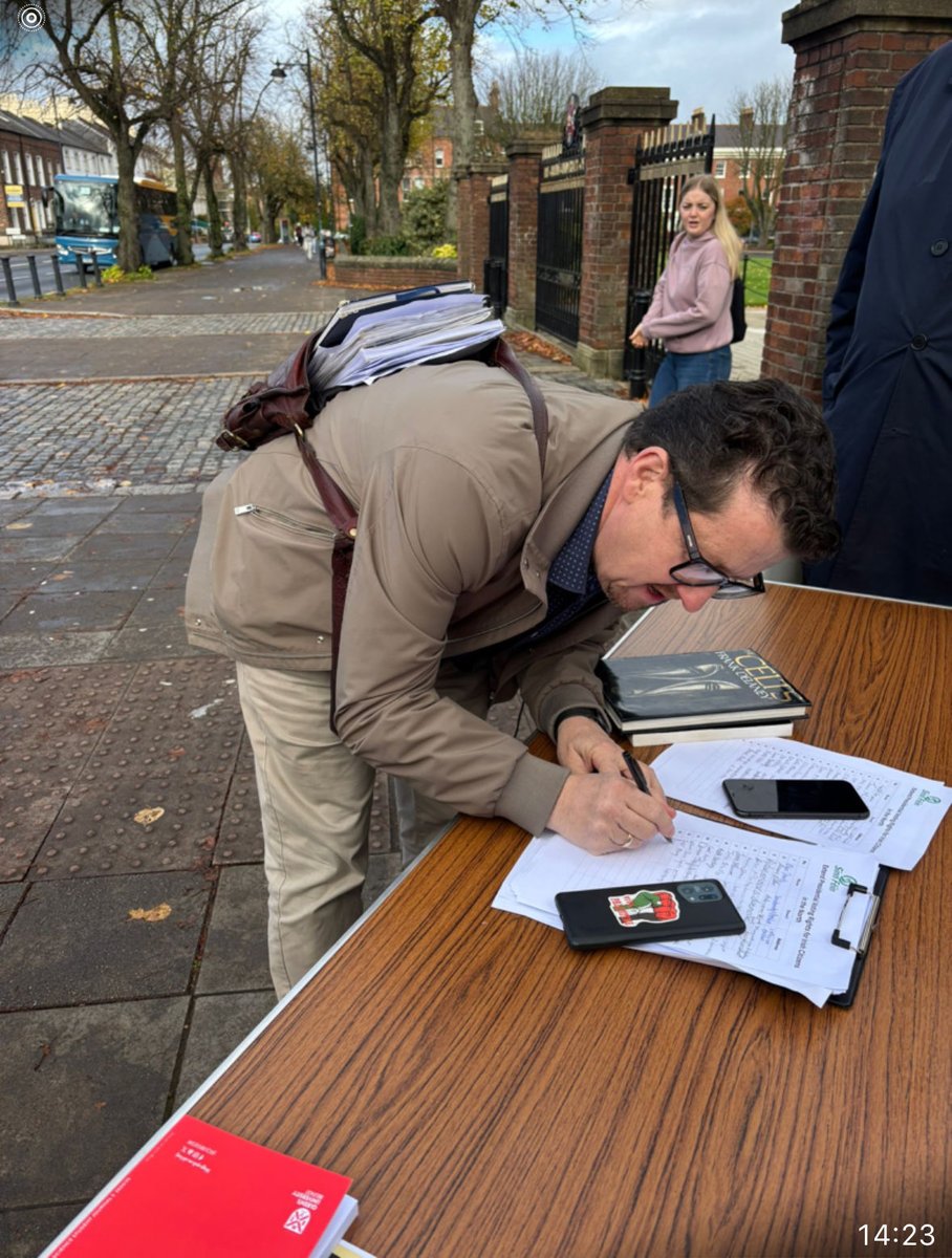 Seanofthesouth's tweet photo. 🟩 Belfast is the birthplace of Irish #democracy, the Athens of Ireland.
Yet I’m denied the right to vote for my President.

 #ConnollyCanvas outside @QUBelfast this afternoon.
Connolly will make an excellent Uachtarán na hÉireann for all 32 counties.

#Aras25 @catherinegalway https://t.co/xgV3ZQgT25