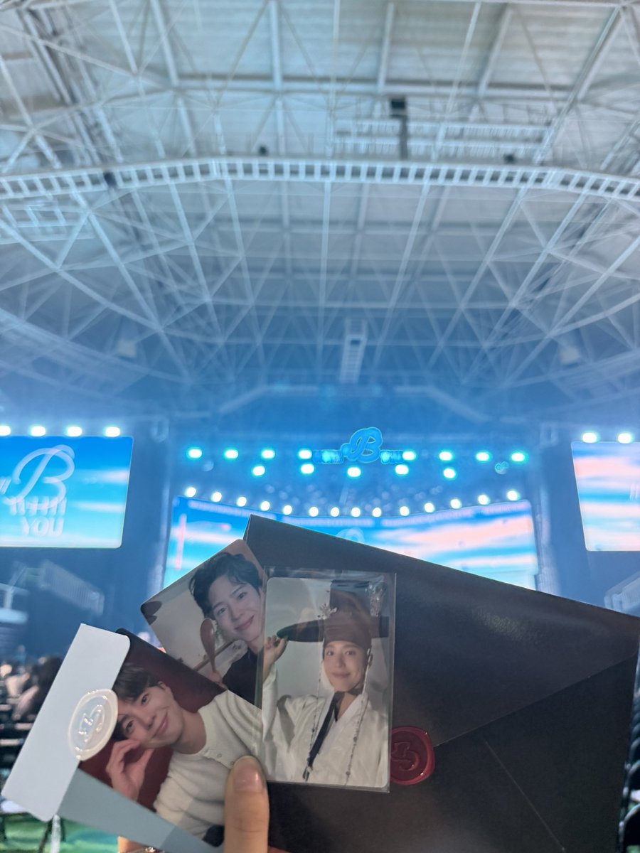 bobbo_616's tweet photo. 비윗유 서울 파이널 팬미팅까지 함께할 수 있어서 너무 행복했습니다🩵🩵
2025는 보검님의 해 복지부는 너무 행복합니다🐶🐶
팬이벤트 주최 등으로 고생해주신 보검복지부 스태프 분들도 너무 감사합니다🩵
모두가 행복한 기억이길 바래요☁️
#PARKBOGUM #BWITHYOU #박보검
#バクボゴム @BOGUMMY https://t.co/PXtfg0DJ1r