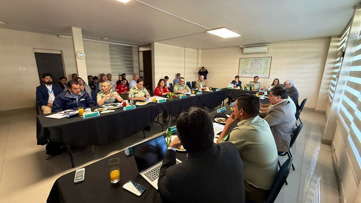 Gran coordinación en <a href="/carabprandes/">Prefectura Santiago Andes</a>🤝: Nuestra Dirección de Seguridad se sumó a la sesión mensual #STOP, trabajando codo a codo con La Reina, Vitacura y Lo Barnechea. 🚓 

Análisis de datos y estrategias conjuntas para una mayor seguridad. ¡Más prevención para el sector oriente!