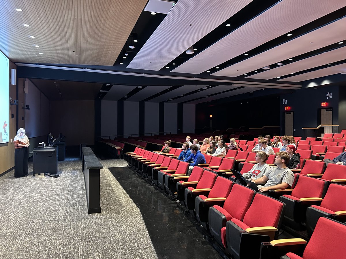 ✅ Day 1 of Business and Professionalism Week is in the books!

Students kicked things off strong with the Truist Leadership Certificate  and Internship Prep session — setting the tone for a great week ahead.

#WKU #YouBelongAtGFCB #homeinthechan