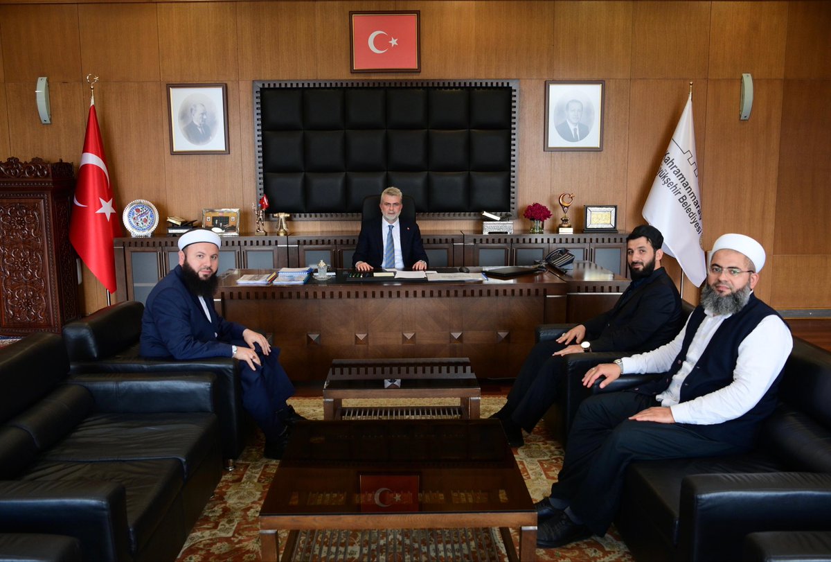 Kahramanmaraş Büyükşehir Belediye Başkanımız Sayın Fırat Görgel Bey’i ziyaret ettik.
Sıcak karşılaması ve samimi muhabbeti için kendisine gönülden teşekkür ediyoruz.