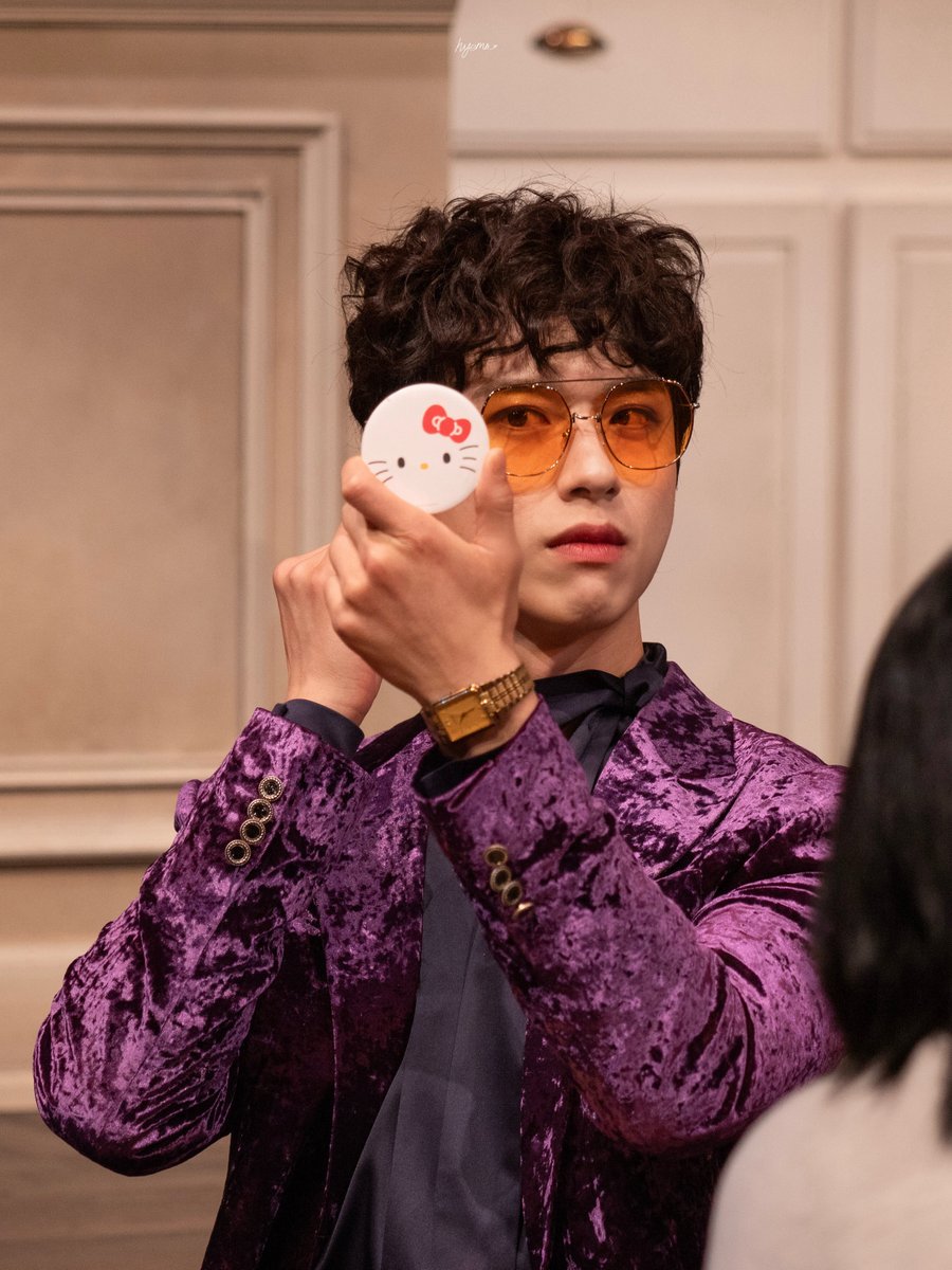 25.10.21 보이즈인더밴드 사인회

해롤드 役 #윤승우