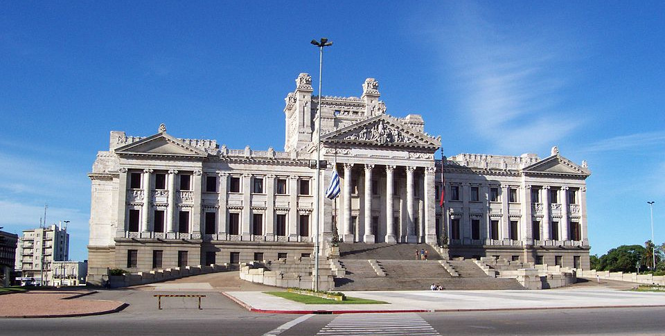 El jueves pasado se presentaron en el Parlamento las “Bases para una regulación democrática de las grandes plataformas digitales”, resultado de un proceso de investigación y consultas con múltiples actores, impulsado por Datysoc y <a href="/Observacom/">OBSERVACOM</a>, con apoyo de <a href="/UNESCO_es/">UNESCO en español 🏛️#Educación #Ciencia #Cultura</a>.