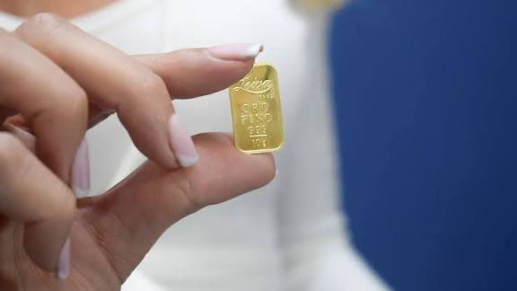 4.200$ la onza troy de oro.

Los intereses económicos de la minería ilegal, en la que están involucrados los GDO y mueve miles de millones. 

Premio al que me muestre una declaración de Iza o Vargas en contra de la minería ilegal (contra la legal hay muchas).