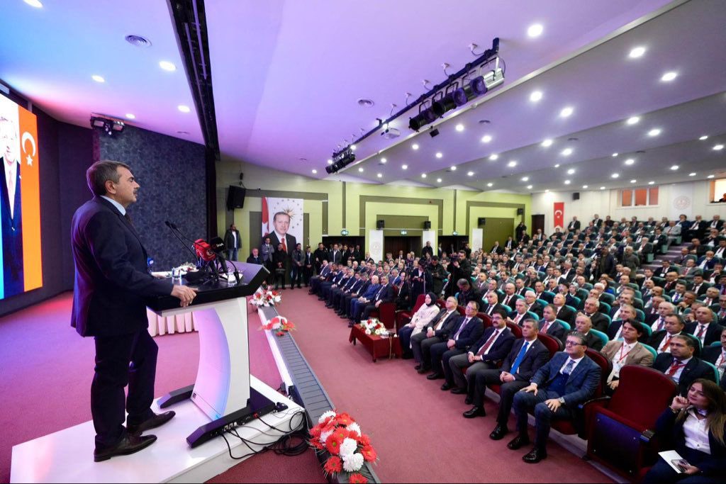 Millî Eğitim Bakanımız Sn. Yusuf Tekin’in katılımıyla Erzurum Hizmet İçi Eğitim Enstitüsü’nde gerçekleştirilen İlçe Millî Eğitim Müdürleri Toplantısı’na, İlçe Millî Eğitim Müdürümüz Sn. Cihangir Cantürk de katıldı.
<a href="/tcmeb/">Millî Eğitim Bakanlığı</a> <a href="/Yusuf__Tekin/">Yusuf Tekin</a> 
<a href="/MemAnkara/">Ankara İl Millî Eğitim Müdürlüğü</a> <a href="/Murat4Kucukali/">Murat Küçükali</a> 
<a href="/ccanturk_/">Cihangir CANTÜRK 🇹🇷</a>