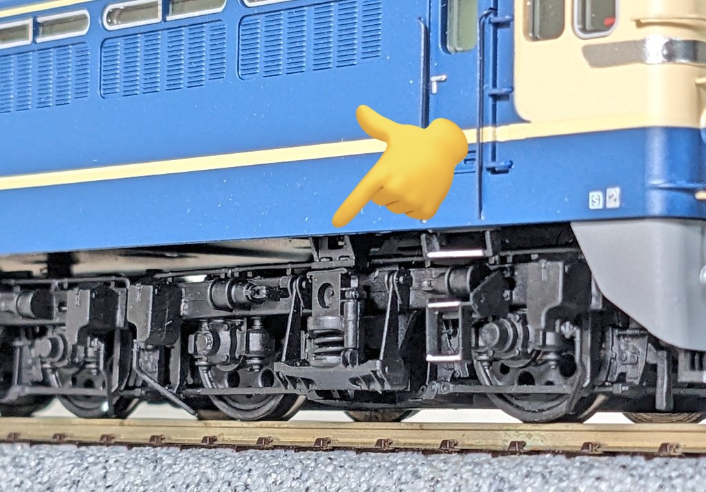 Sc2Z4IxNZsJTRlg's tweet image. #鑛鉄道 製の台車受けとステップをKATOのEF65(HO)に装着しました。中間台車の部品以外は床板へ直接取付ています。
意地の悪く斜め下から見ると⋯
あっ!こんな感じ!!になります。😳
製品では省略されていた部品が補完されて、実に良い感じです。☺️
さあ、如何ですか?
aragane-railway.booth.pm/items/7563596