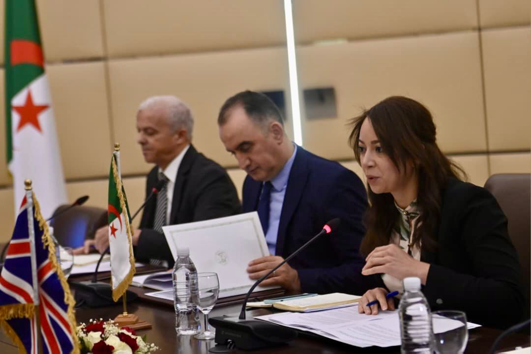 أجرت كاتبة الدولة لدى وزير الشؤون الخارجية، المكلفة بالشؤون الإفريقية، السيدة <a href="/SECAAf_Mansouri/">Selma Mansouri | سلمة منصوري</a>  اليوم بمقر الوزارة، مباحثات مع السيد <a href="/HFalconerMP/">Hamish Falconer MP</a>  نائب كاتب الدولة البريطاني المكلف بشؤون الشرق الأوسط وشمال إفريقيا، وذلك في إطار زيارة العمل التي يقوم بها إلى الجزائر.
🇩🇿🇬🇧