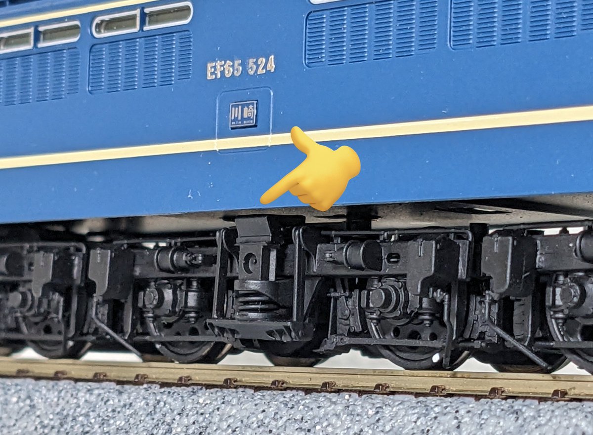 Sc2Z4IxNZsJTRlg's tweet image. #鑛鉄道 製の台車受けとステップをKATOのEF65(HO)に装着しました。中間台車の部品以外は床板へ直接取付ています。
意地の悪く斜め下から見ると⋯
あっ!こんな感じ!!になります。😳
製品では省略されていた部品が補完されて、実に良い感じです。☺️
さあ、如何ですか?
aragane-railway.booth.pm/items/7563596