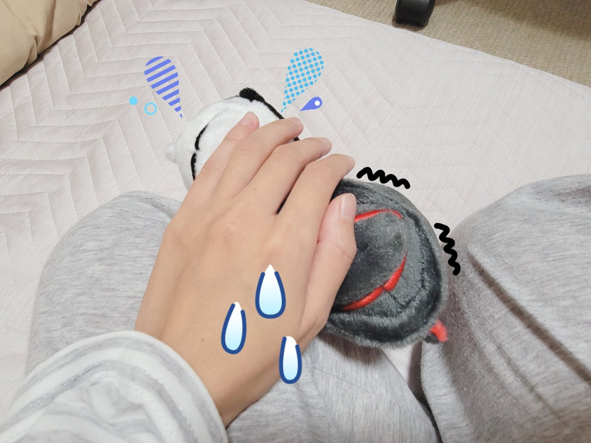 ｢うーん…2人とも、そろそろ泣き止んでほしいんやけど…｣
ｲｰｳﾞｨﾙ:仕事なんか行くな!!!家にいろ!!!😭
ｻﾞｷﾞ:やだ…😭
｢休むわけにはいかんのよ…仕事行かんと｣
ｲｰｳﾞｨﾙ:嫌だあああ!!!😭
ｻﾞｷﾞ:……ひっ…ふぇ…😭
｢困ったな…😥｣

#M78ふわふわが集まるタグ
#ふわふわといっしょ