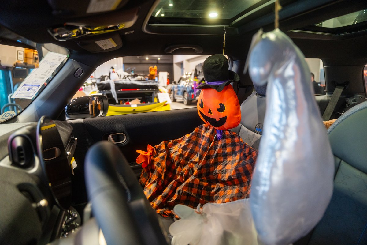 MINI_Warwick's tweet image. Another trunk or treat in the books! 🎃 We had an awesome time celebrating with our community — already looking forward to next year! #MINI #MINIOfWarwick
