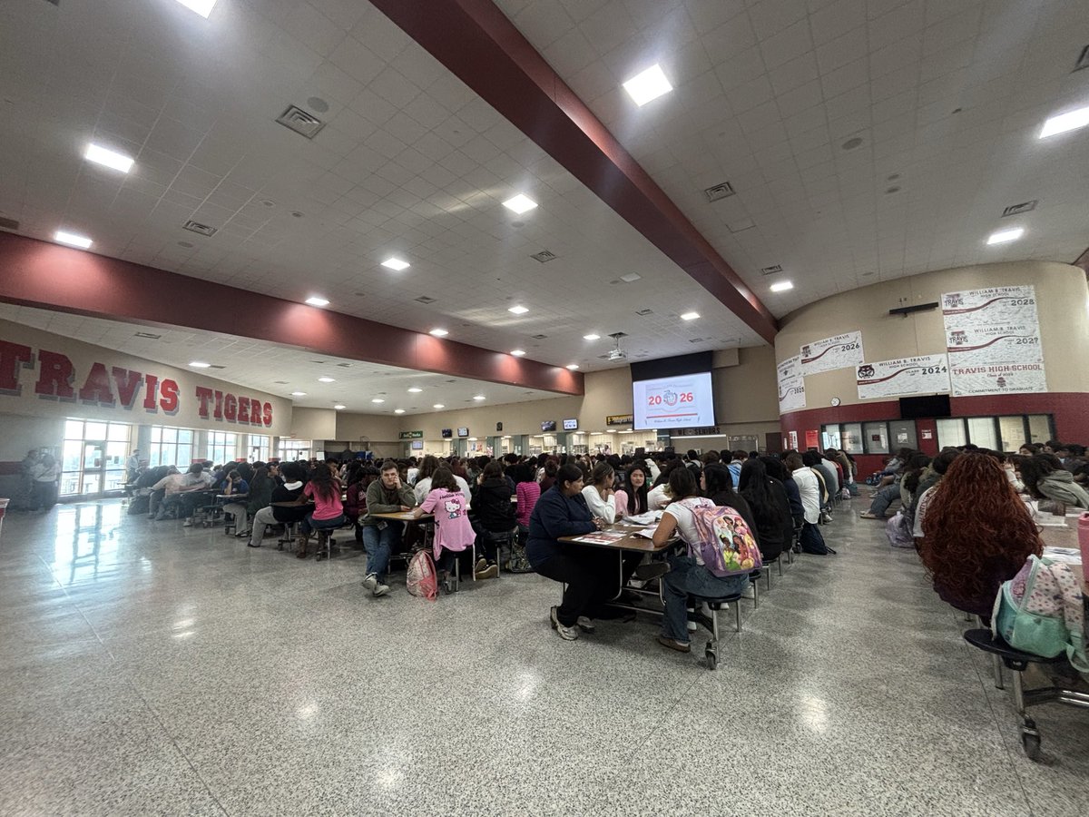 THS_Tigers's tweet image. Our seniors are getting geared up with Dilly in preparation for graduation in May! #FBISDLevelUp #DevelopingLeaders