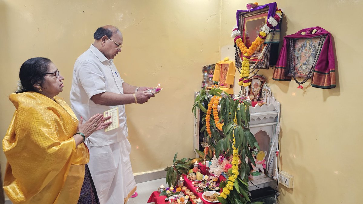 RamdasTadasMP's tweet image. 📍 देवळी

🪔 लक्ष्मी पूजन. दिवाळीच्या शुभेच्छा🙏🏻

🪔 दिवाळीच्या शुभ मुहूर्तावर माझ्या देवळी निवासस्थानी लक्ष्मी देवीची पूजा केली.🙏🏻🪔

#दीपावली2025 #Diwali2025 #Deepawali #HappyDiwali2025 #लक्ष्मी_पूजन
#LaxmiPujan