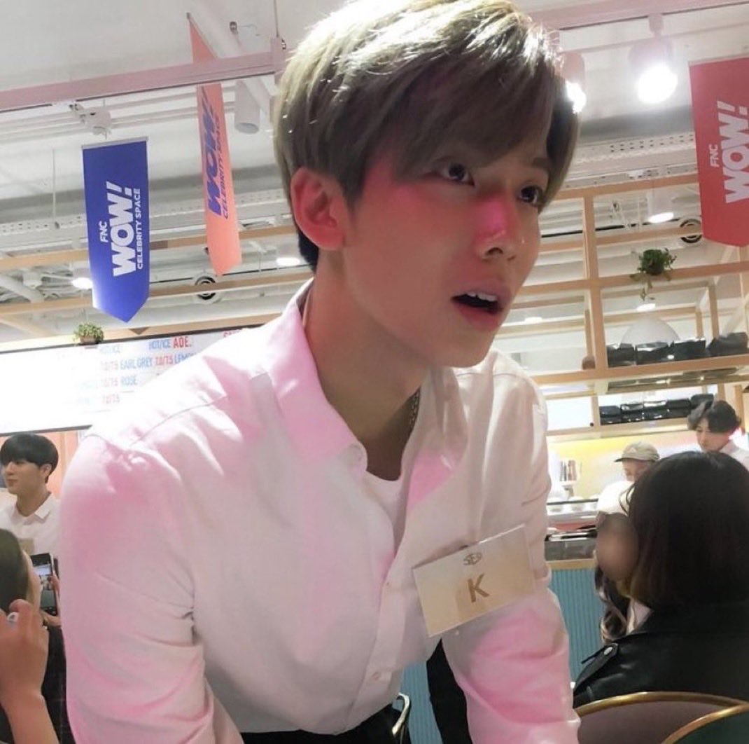 zonzalcollext's tweet image. 인생의 4분의 1을 리암케이로 살아온 오아시스 팬보이가 유럽투어 마치고 한국 오자마자 날아가서 드디어 리암 실물을 마주한 2025년 10월 21일 이거 진짜 기념해야죠