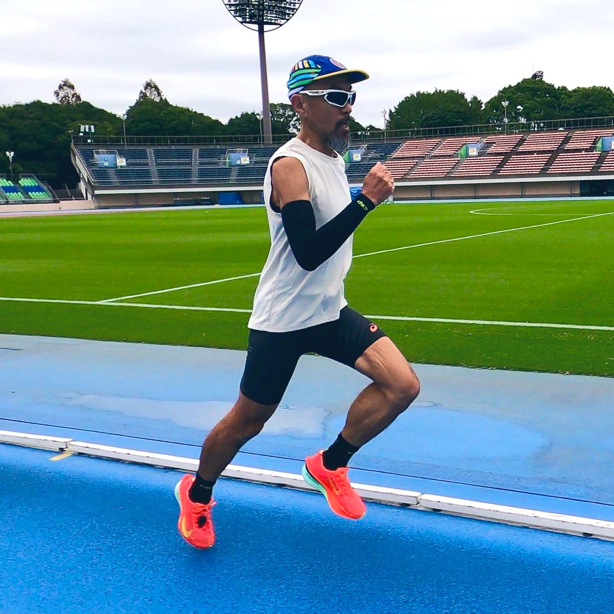 F_shokai_RC's tweet image. NYCMarathon まであと11日
400m×10 1min Rest
70”〜77"
5本をVaporFly 4
5本をTakumi Sen 11
やり過ぎるより
走りたいという気持ち
ストレスを溜めるフェーズ
頑張るのは11/2であって
今ではない
#54歳のチャレンジ
#roadtonycmarathon