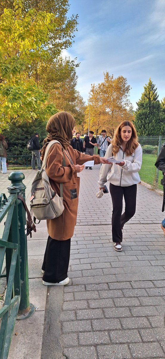 Rojin Kabaiş'e ne olduğuna dair soruları tüm gerçekler
ortaya çıkana ve tüm sorumlular yargılanana dek sormaya devam
edeceğiz. Hep birlikte; sokakta, kampüste, işyerinde Rojin için
adaletin ve kadın mücadelesinin örgütleyicisi olmaya!
📍Anadolu Üniversitesi