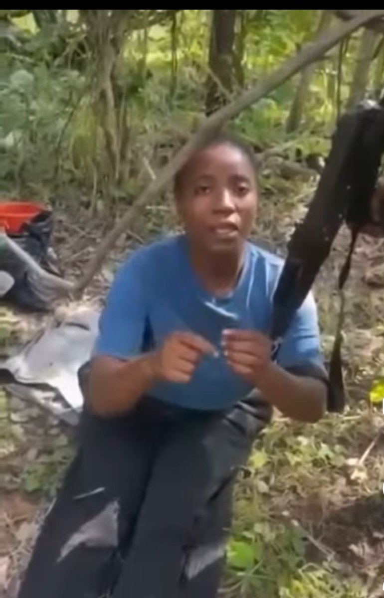 Here's a Nigerian, ostensibly from Edo by her accent, with a rifle pointed at her by kidnappers, begging for her life. 
Our security agents are in the streets shooting live rounds at peaceful protesters. 
May God punish the defenders of this Do-Nothing-Government of Tinubu, DNGOT