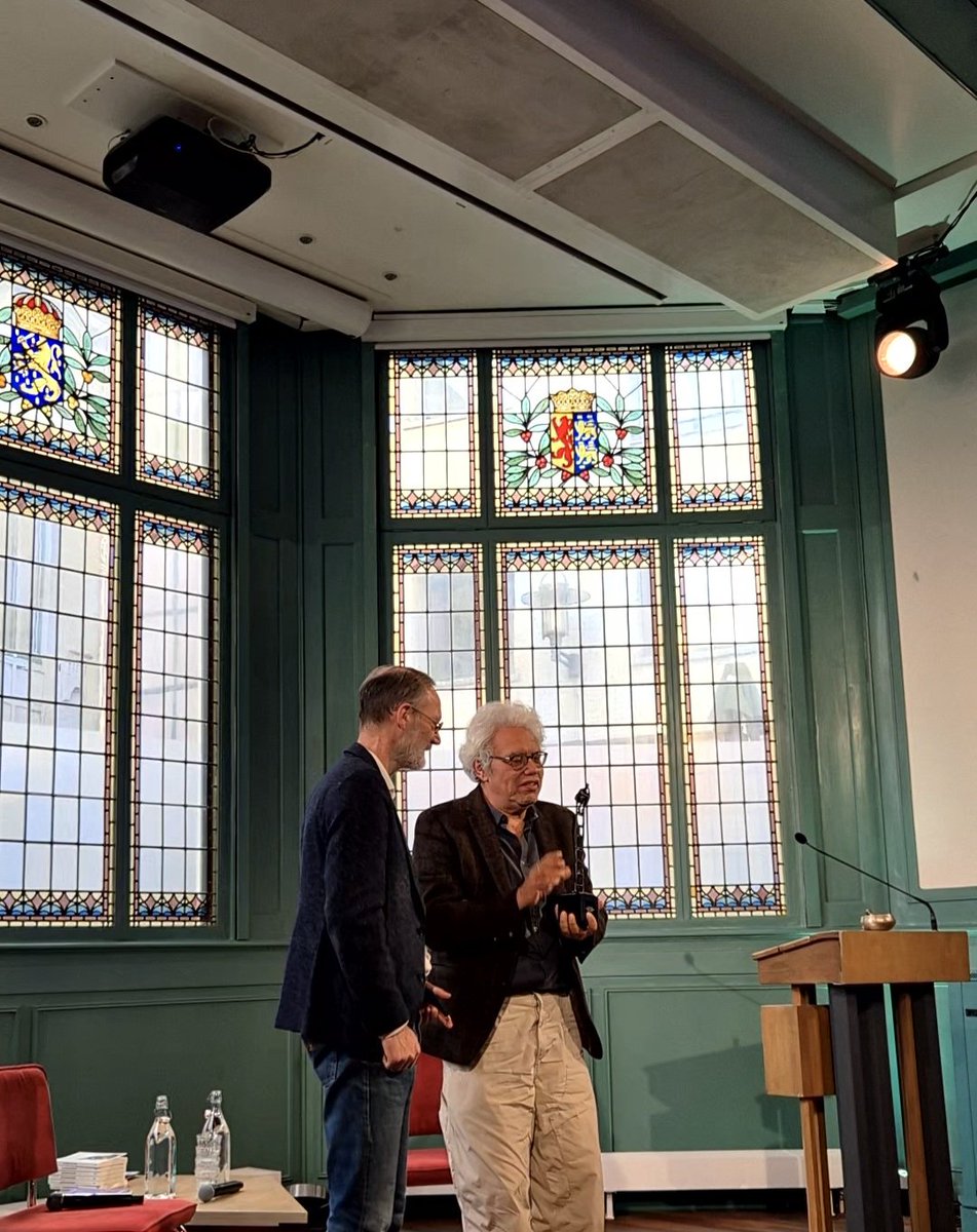 Zal me benieuwd hóe deze opgegraven veenlijken, Zwarte Soldaten AKA 'De Drie Van Breda 2.0' dat willen doen.
Wat een goor stel miesgassers.

Moest me inhouden om ze aan te vliegen...
Hulde <a href="/TheodorHolman/">Theodor Holman</a>