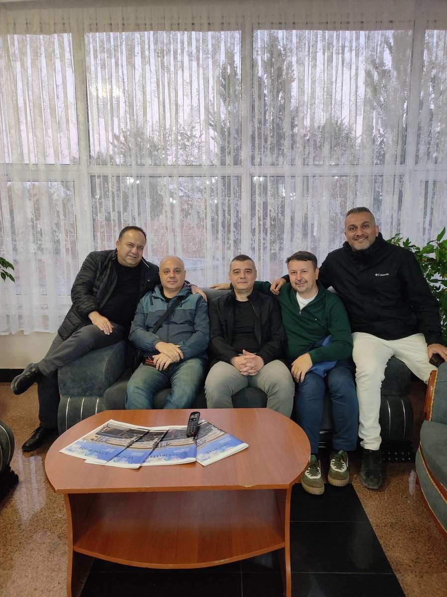 ErenAkdeniz's tweet photo. Tarihçiliğimizin büyük ustalarıyla...

Prof. Dr. Okan Yeşilot 
Prof. Dr. Yüksel Çelik 
Prof. Dr. İlyas Kemaloğlu 
Doç. Dr. Murat Özkan https://t.co/Y1TYXdDURs