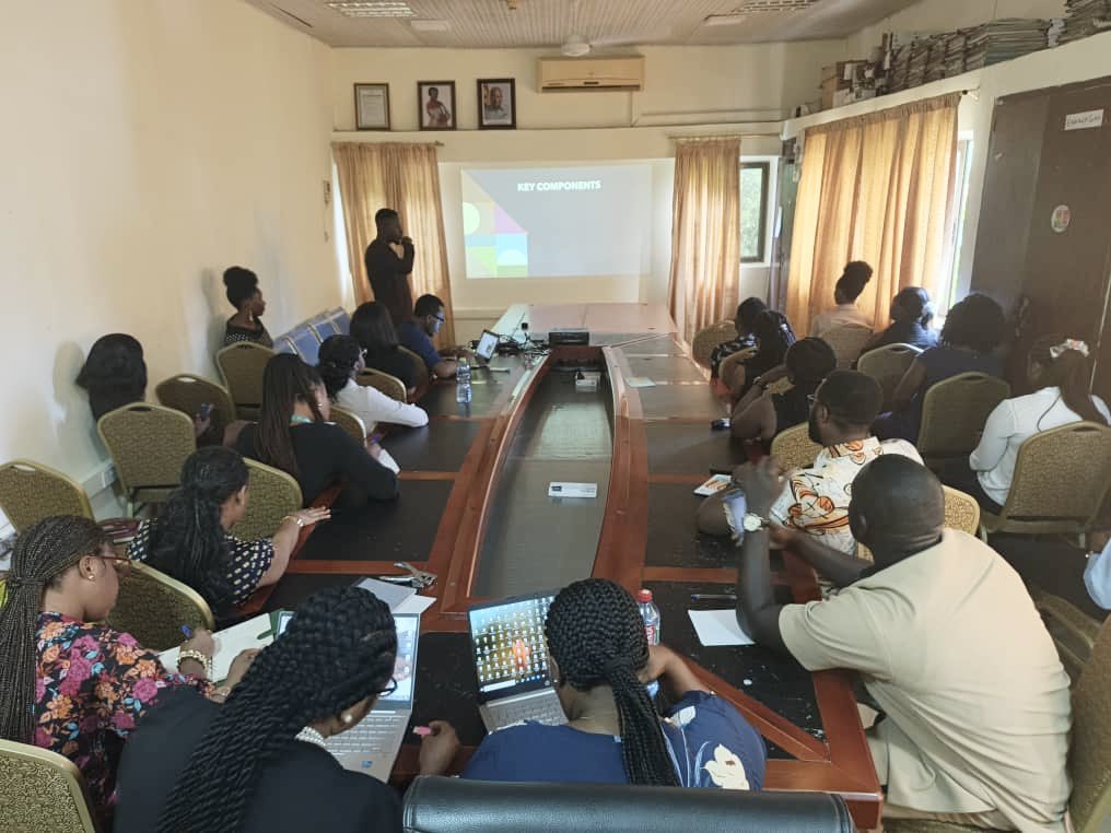 epa_koforidua's tweet photo. The Eastern Regional Office of the EPA held an orientation for newly recruited staff & interns on Oct 20, 2025. Dept. heads gave insightful presentations, and the Regional Director, Mr. Sydney Kwaku Danso, emphasized professionalism & ethical conduct.
#EPAEasternRegion https://t.co/rYwb17tAO2