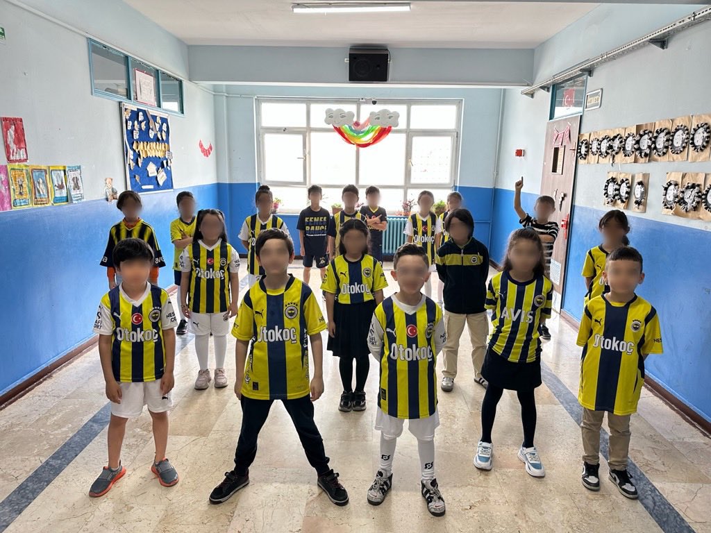 -Yeni nesil Fenerbahçeli olmuyor 
+O sırada yeni nesil