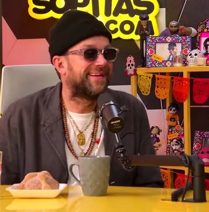 Damon Albarn en entrevista en este momento con ⁦<a href="/sopitas/">Sopitas</a>⁩
#damonalbarn #gorillaz #blur 
youtube.com/live/L61TQF_5a…