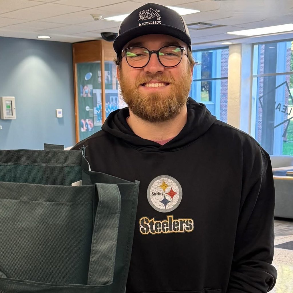 Congratulations to Bronson Spillman, winner of the OHIO Bundle. This prize package was valued at over $150 and filled with OHIO branded gear!

More than 195 people entered our fair booth drawing, and Bronson’s name was selected at random. 

#ForeverOHIO | #BobcatPride