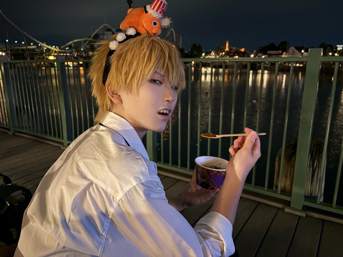 ひと口くれ〜？やだね。男にはあげたかねえ
って顔してる