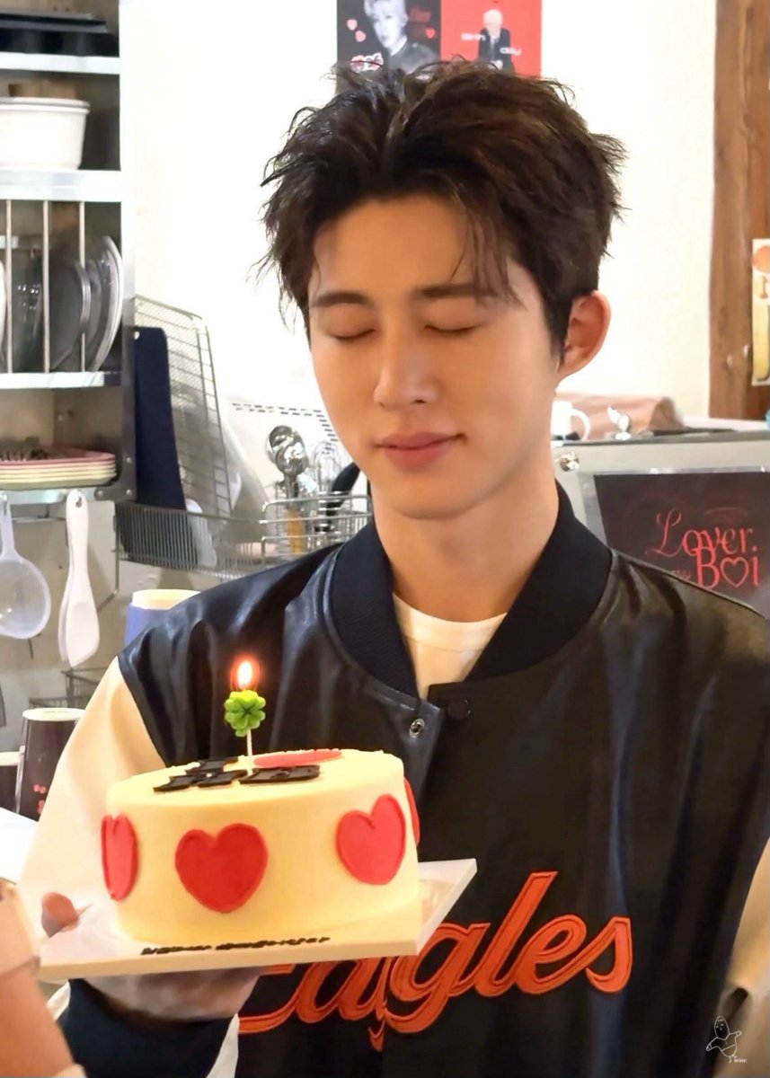 Happy 29th birthday to the multi-hyphenate B.I. 🎈

Please be happy and healthy for a long time ◝✩・*。❤︎ 

Kim Hanbin Birthday
#LoverBoiHanbinDay 
#29살_비아이 #비아이