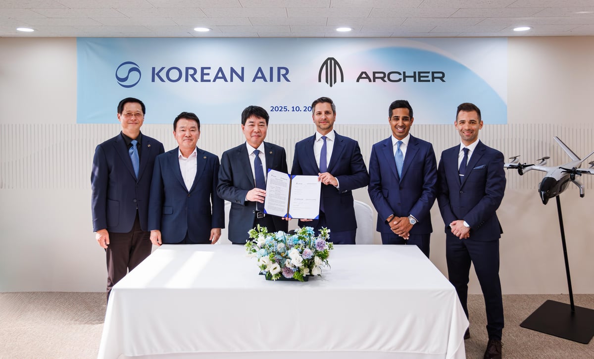 Korean Air plans to operate up to 100 of Archer Aviation’s Midnight eVTOL aircraft and has begun a partnership with the manufacturer to launch commercial services.

Read more ⬇️
