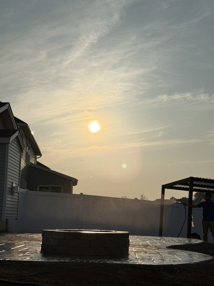 kdservicesNY's tweet image. Sunset evenings, upgraded! 🌅✨
KD Landscaping’s stamped concrete patio &amp;amp; stone fire pit turn your backyard into the ultimate cozy hangout for laughter, chats &amp;amp; starlit nights 🔹🔥
#KDlandscaping #BackyardVibes #HardscapingExperts #FirePitFun #OutdoorDesign