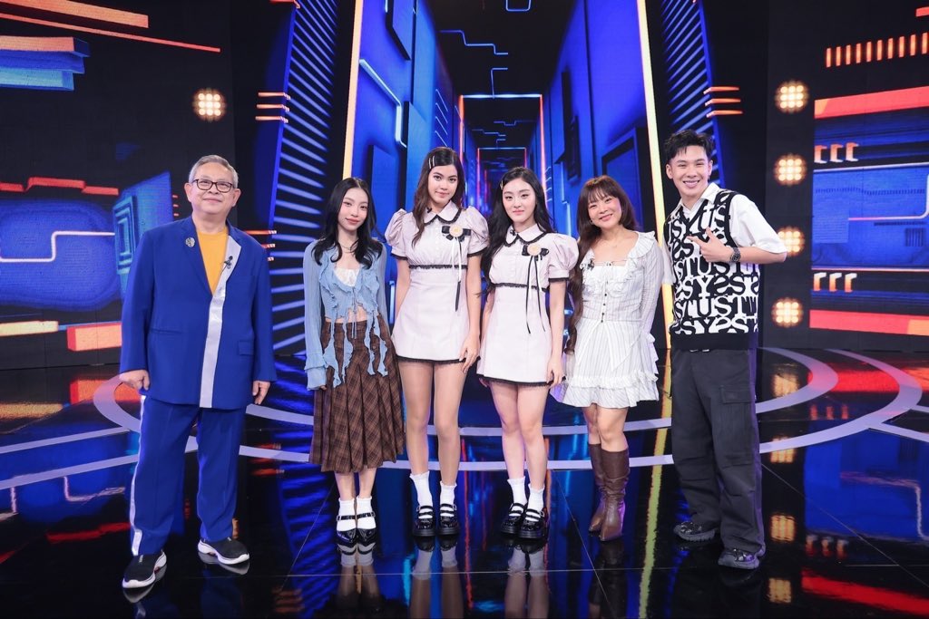 4eveOfficial's tweet image. เฮลโลเกิร์ล พั้นช์ทายถูก เก่งมากกก 

ฝาแฝดของ Punch 4EVE 
ก็คือ ชาร์เลท นั่นเอง✅

#Faceoffแฝดคนละฝา 
#Workpoint #Workpoint23 #แฝดคนละฝา #Punch4EVE #Taaom4eve  #4EVE #XOXOentertainment