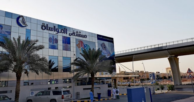 #السعودية 

أعلنت شركة المواساة للخدمات الطبية أن مجلس إدارتها قد اعتمد خلال اجتماعه اليوم، مشروع إنشاء مستشفى المواساة بأبها بسعة 180 سرير، وسيحتوي على مراكز طبية متخصصة.

وقالت الشركة في بيان لها على تداول، إن التكلفة الإجمالية للمشروع تبلغ 700 مليون ريال، وسيتم تمويله بتمويل