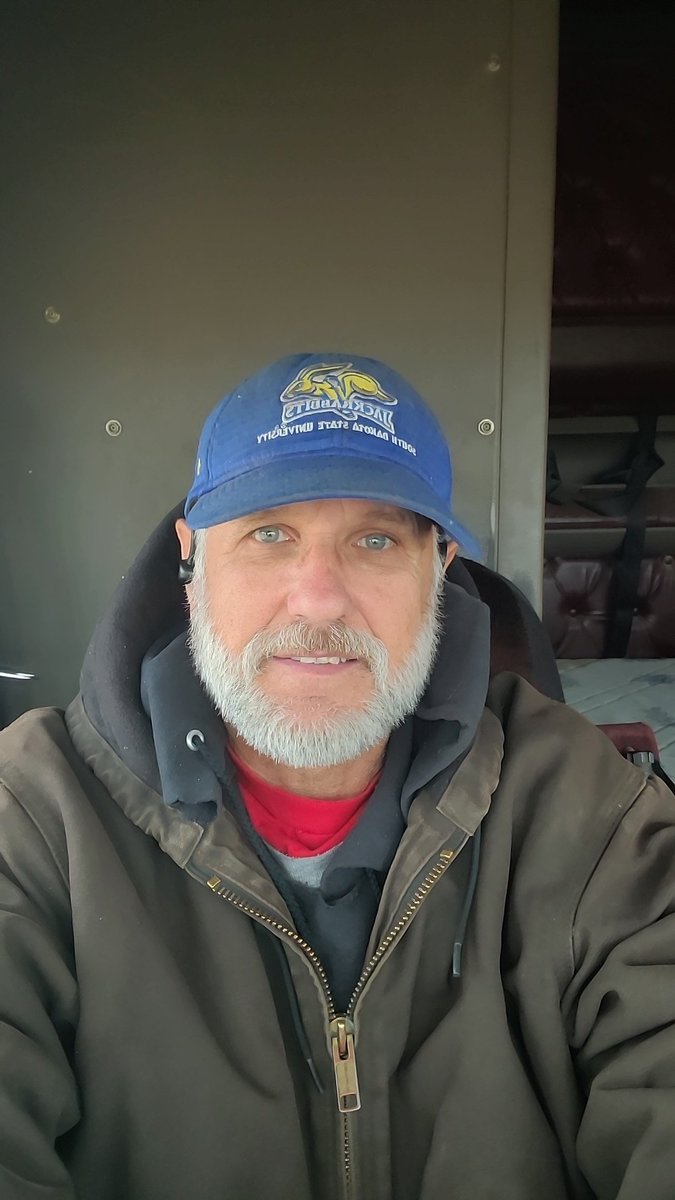 JohnOnLake (@johnsperry6) on Twitter photo Sitting in the truck waiting for more corn 🌽. Sitting in the truck waiting for more corn 🌽.