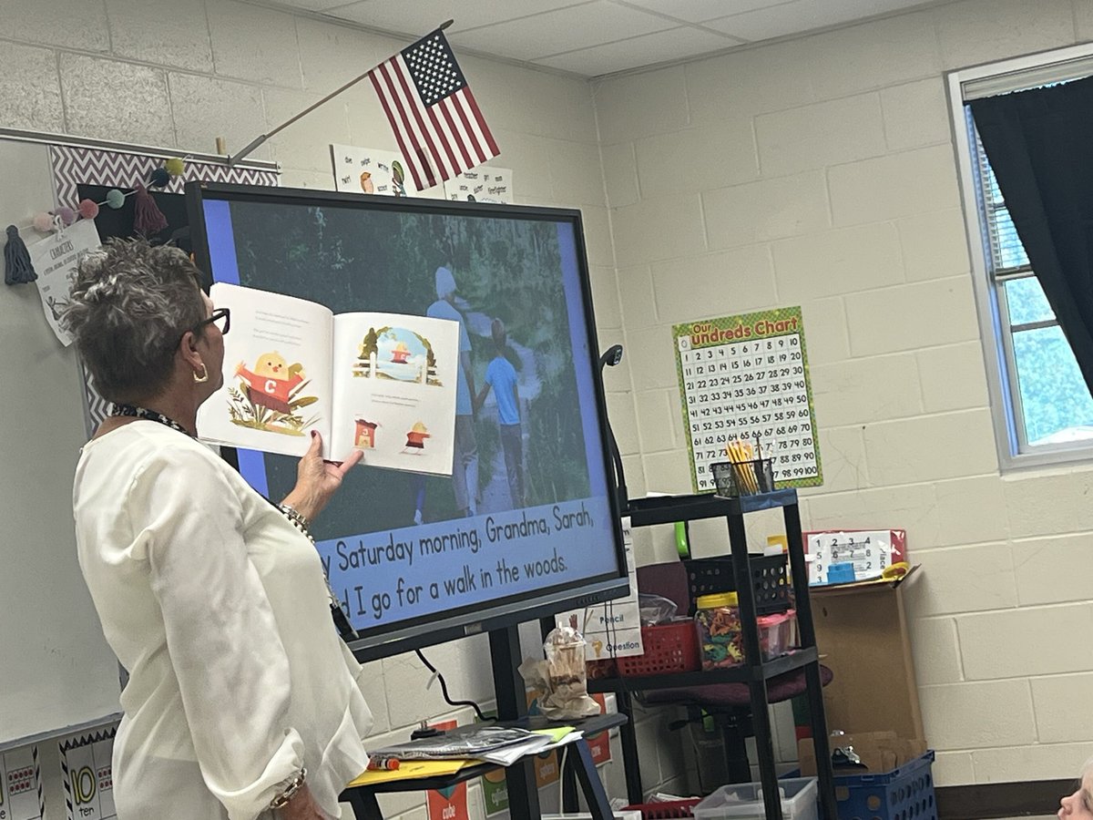 Kindergartners identifying  the setting of a story . <a href="/FCPSchoolsTN/">Fayette County Public Schools</a>