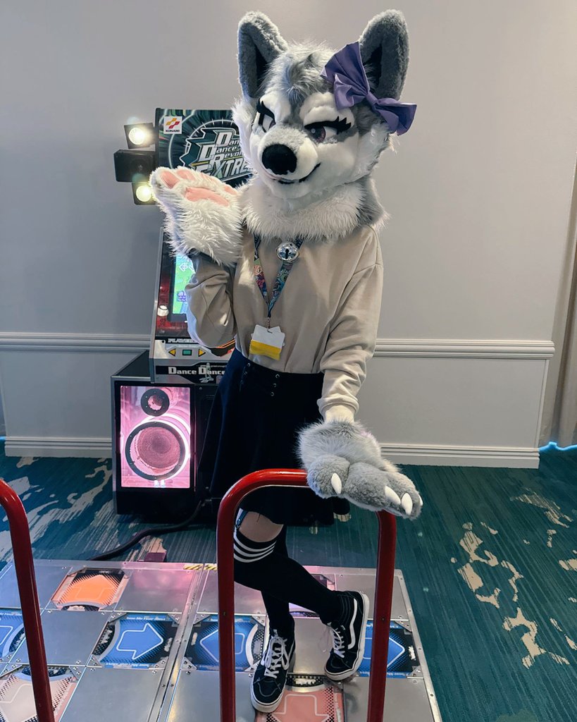 I actually found a REAL ddr machine (finally) #FursuitEveryday