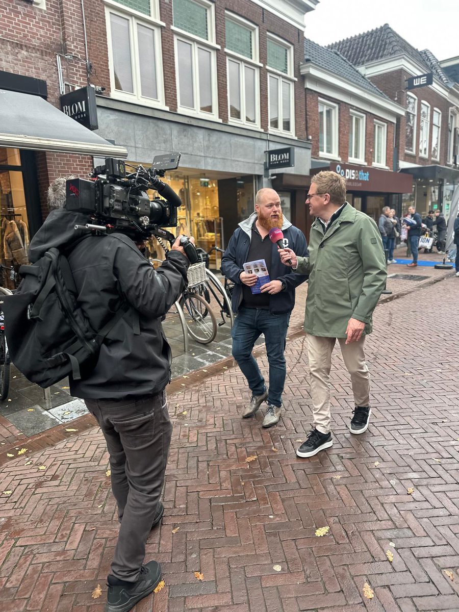 fnpfryslan's tweet photo. FNP gaat de straat op voor jouw regio! 🤝

---

FNP giet de strjitte op foar dyn regio!🤝

#wykommederoan #stemvoorderegio https://t.co/GjJYrNoeIQ