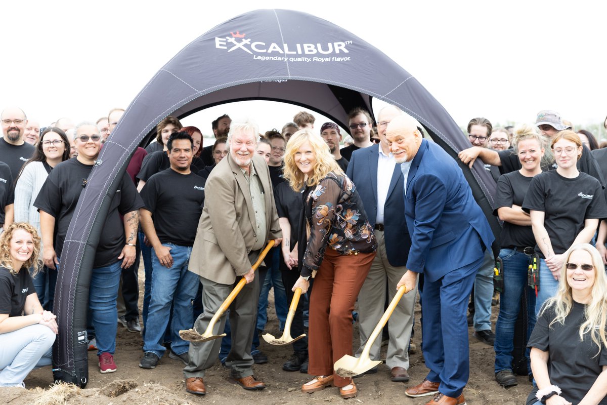 ExcalSeasoning's tweet image. A major milestone last week in Pekin, IL, as we broke ground on a new 14,000 sq ft R&amp;amp;D Center. Family members Vance, Jay, &amp;amp; Dianne led the way. This expansion means a new R&amp;amp;D lab, meat kitchen, and more—all set for mid-2026. Stay tuned for progress! #groundbreaking #RandD