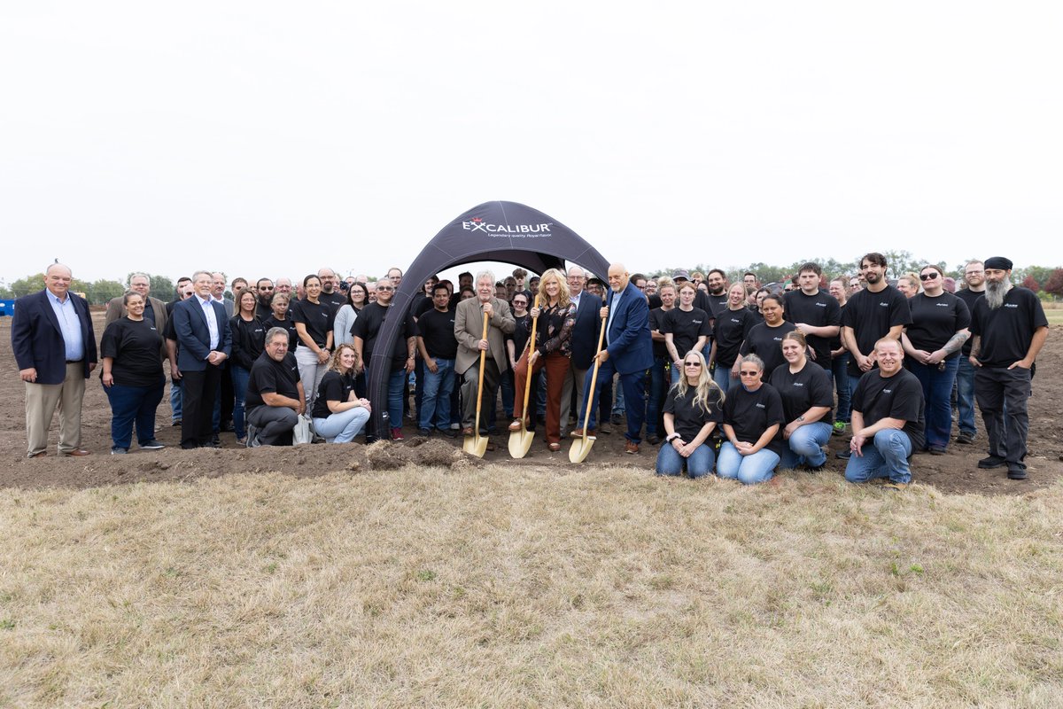 ExcalSeasoning's tweet image. A major milestone last week in Pekin, IL, as we broke ground on a new 14,000 sq ft R&amp;amp;D Center. Family members Vance, Jay, &amp;amp; Dianne led the way. This expansion means a new R&amp;amp;D lab, meat kitchen, and more—all set for mid-2026. Stay tuned for progress! #groundbreaking #RandD