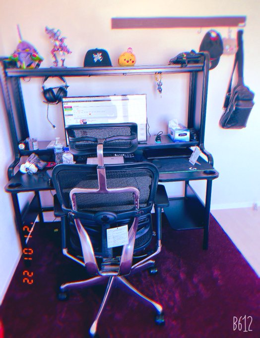 みんな作業環境はどんな感じ?

僕はほぼ角度つけずにiPadでお絵描きしてるから首が心配(・・;)

ある程度角度つけた方が良いのかなあと
購入検討中 