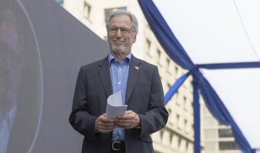 nuevamineria's tweet image. El ministro García anuncia acuerdo con Transelec S.A. por el cobro adicional en transmisión eléctrica 

⚡️ Transparencia y acción regulatoria.
👉 Más info shorturl.at/PAtw5

#EnergíaChile #Transelec #RegulaciónEnergética #MineríaYEnergía