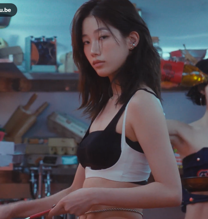 WHAT THE FCK IS HER PROBLEM?????