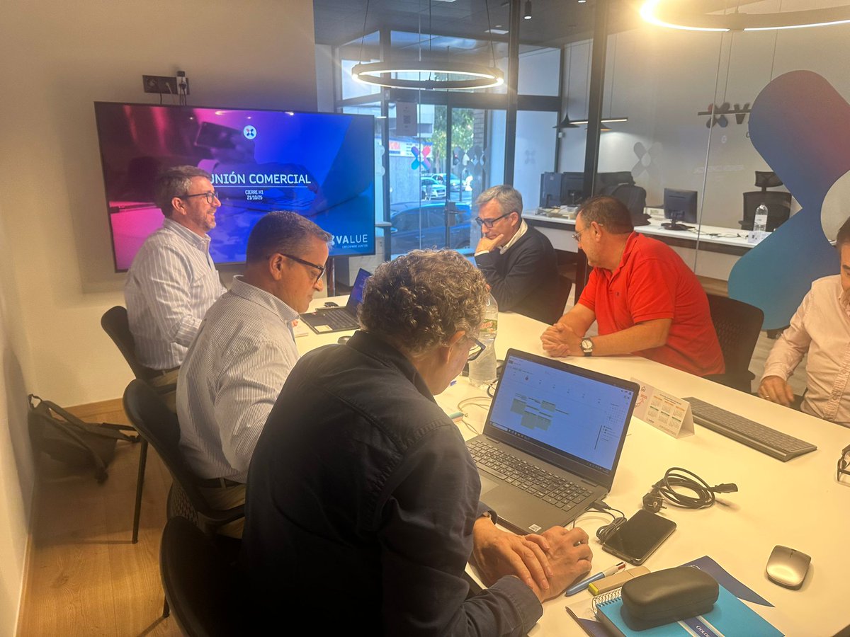 Hoy celebrando la reunión comercial del cierre de este H1, en nuestras oficinas de Terrassa. 

Seguimos creciendo juntos. Un eterno agradecimiento a todos los distribuidores y partners que siguen confiando en nosotros.

Vamos a por esta recta final del año.