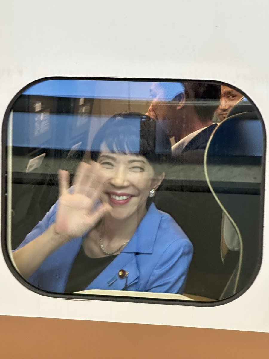city_council_yh's tweet photo. 高市新総理おめでとうございます🇯🇵
この歴史的な事実が、日本における政治のあり方や受け止め方の転換期になることを願い、
ご活躍を祈念いたします。
「家に帰ってからが一番大変なのよ、私を待っててくれるから」とご主人の介護の話をしてくださったことが忘れられません。

#高市新総理
#高市早苗 https://t.co/SmYZsHRYqP